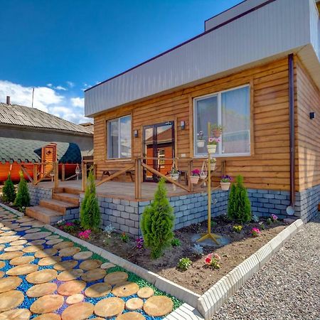 Hillside Karakol B&B المظهر الخارجي الصورة