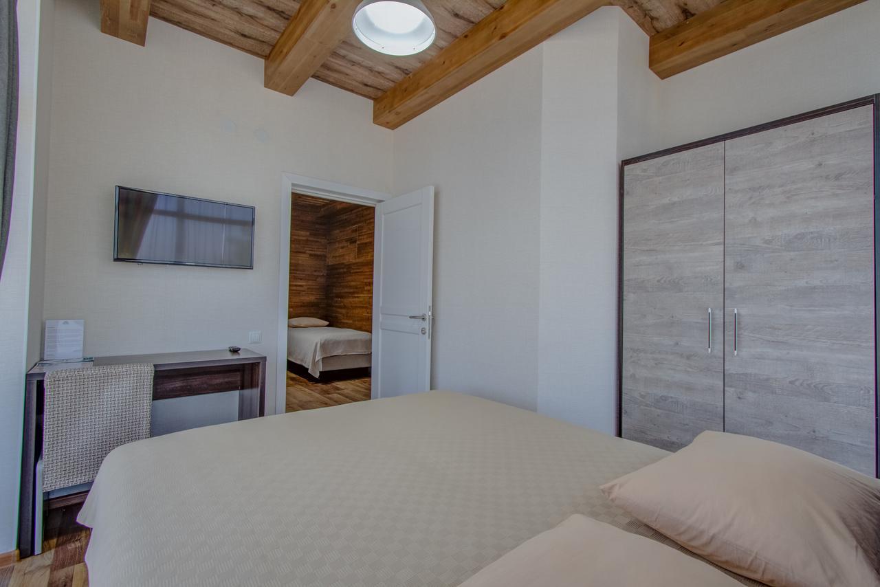 Hillside Karakol B&B المظهر الخارجي الصورة