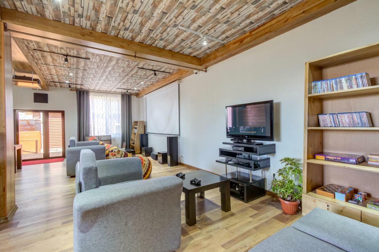 Hillside Karakol B&B المظهر الخارجي الصورة
